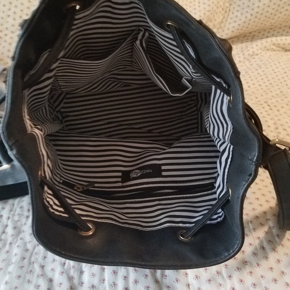 Bucket Bag Rue21 - Picture 9 of 12